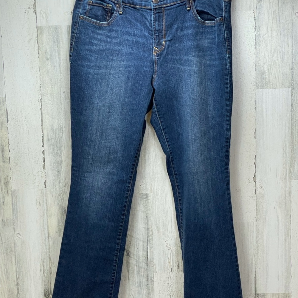 Old Navy Woman’a Curvy Boot Cut Dark/Medium wash denim Jeans. Sz 14